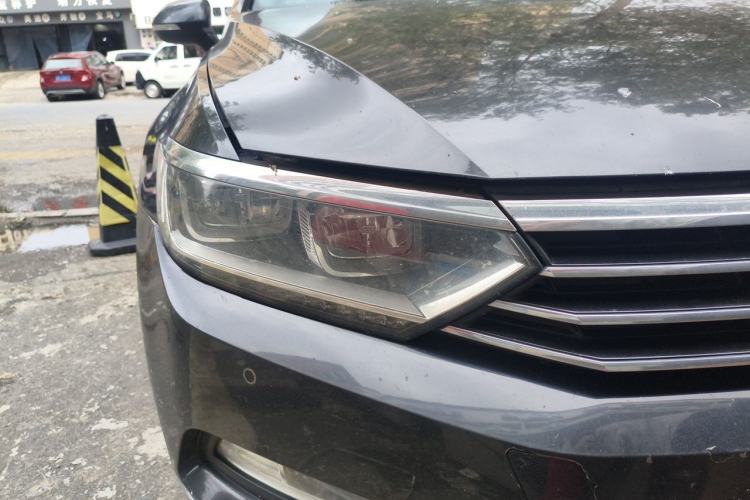 Used Volkswagen Magotan 2019 330TSI DSG Leading Model China VI Standard Right Front Headlight