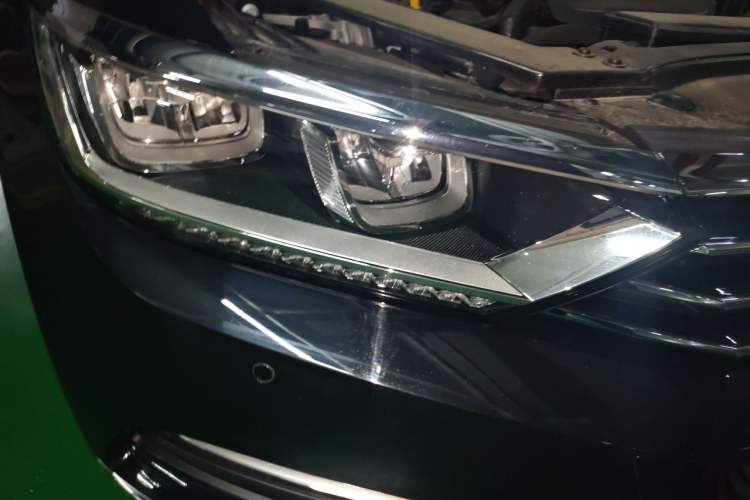 Used Volkswagen Magotan 2019 330TSI DSG Leading Edition China V Standard Right Front Headlight