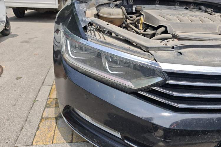 Used Volkswagen Magotan 2019 330TSI DSG Leading Model China VI Standard Right Front Headlight