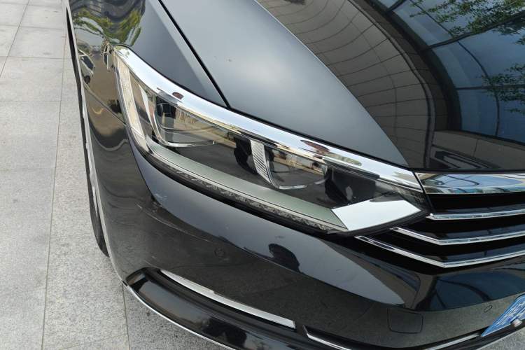 Used Volkswagen Magotan 2019 330TSI DSG Leading Model China VI Standard Right Front Headlight
