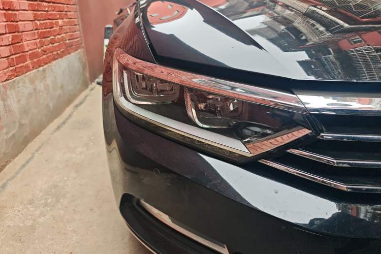 Used Volkswagen Magotan 2019 330TSI DSG Leading Model China VI Standard Right Front Headlight