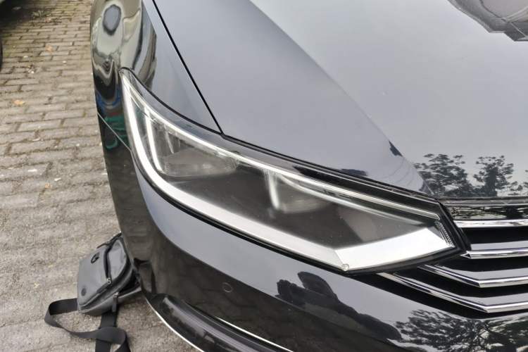 Used Volkswagen Magotan 2019 280TSI DSG Comfort Model China V Standard Right Front Headlight