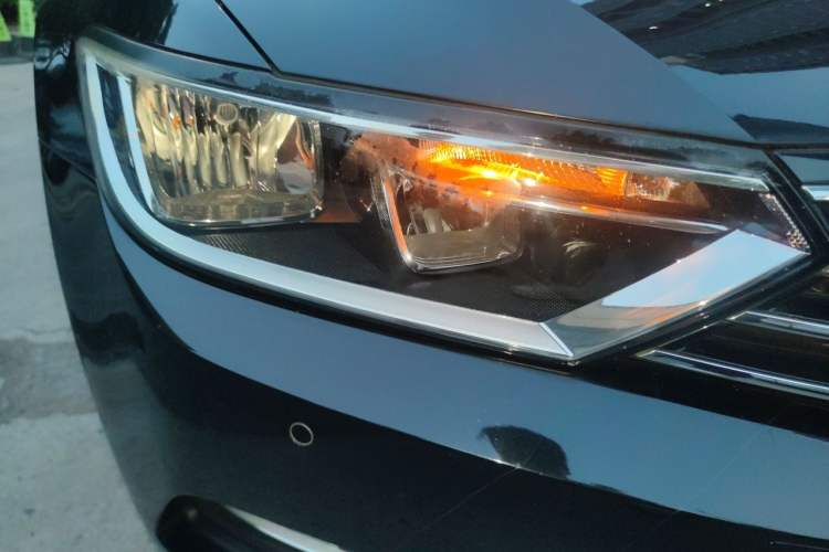 Used Volkswagen Magotan 2019 280TSI DSG Comfort Model China VI Standard Right Front Headlight