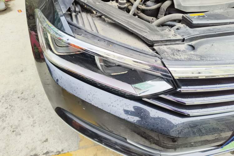 Used Volkswagen Magotan 2019 330TSI DSG Luxury Version China VI Standard Right Front Headlight