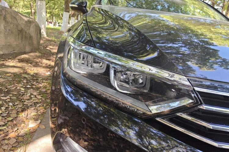 Used Volkswagen Magotan 2019 330TSI DSG Leading Edition China V Standard Right Front Headlight