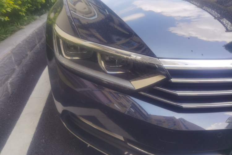 Used Volkswagen Magotan 2019 330TSI DSG Leading Model China VI Standard Right Front Headlight