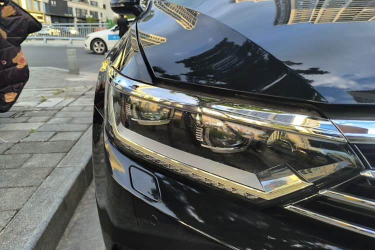 Used Volkswagen Magotan 2019 330TSI DSG Luxury Model China V Standard Right Front Headlight