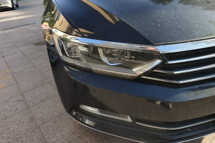 Used Volkswagen Magotan 2019 330TSI DSG Luxury Version China VI Standard Right Front Headlight