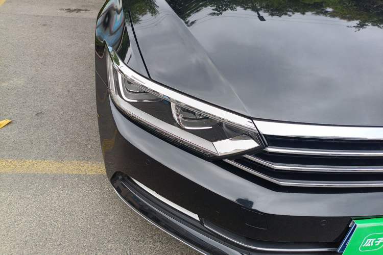 Used Volkswagen Magotan 2019 330TSI DSG Luxury Version China VI Standard Right Front Headlight