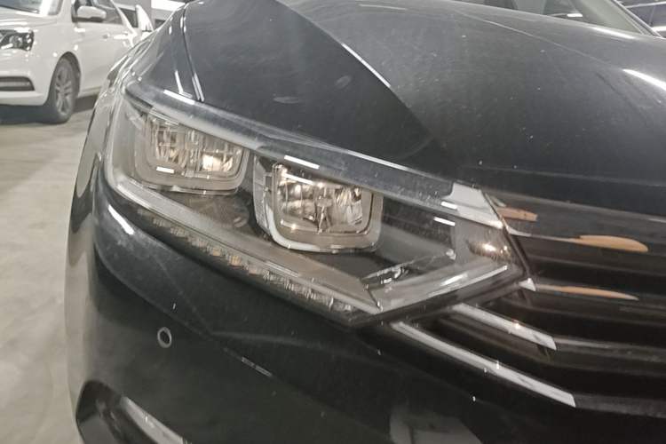 Used Volkswagen Magotan 2019 330TSI DSG Leading Edition China V Standard Right Front Headlight