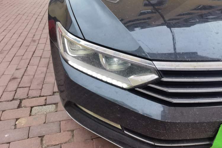 Used Volkswagen Magotan 2019 330TSI DSG Luxury Version China VI Standard Right Front Headlight