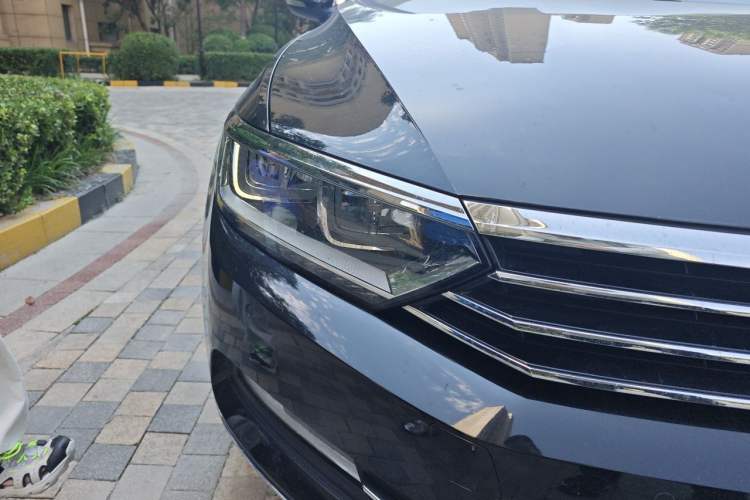 Used Volkswagen Magotan 2019 330TSI DSG Leading Model China VI Standard Right Front Headlight