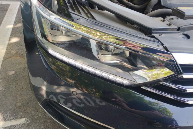 Used Volkswagen Magotan 2019 330TSI DSG Leading Edition China V Standard Right Front Headlight