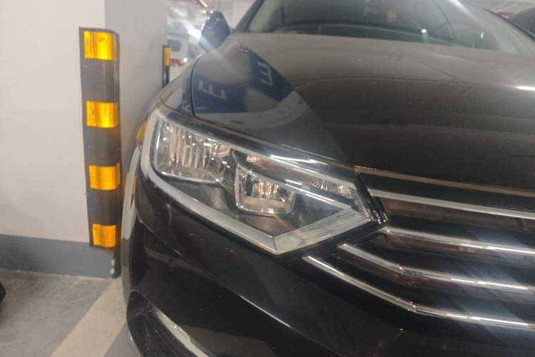 Used Volkswagen Magotan 2019 280TSI DSG Comfort Model China V Standard Right Front Headlight