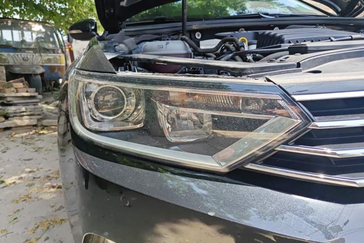 Used Volkswagen Magotan 2019 280TSI DSG Comfort Model China VI Standard Right Front Headlight