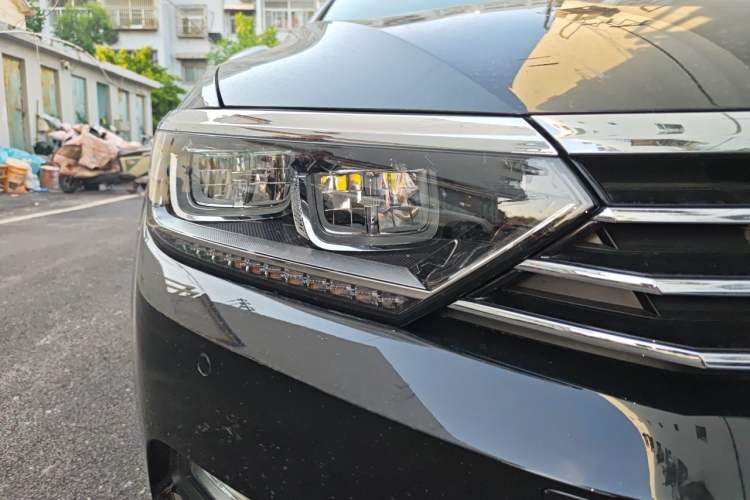 Used Volkswagen Magotan 2019 330TSI DSG Luxury Model China V Standard Right Front Headlight
