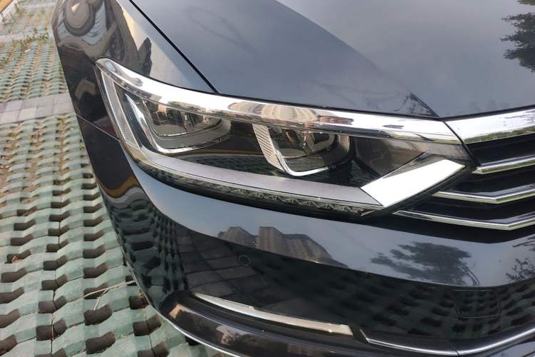 Used Volkswagen Magotan 2019 330TSI DSG Leading Edition China V Standard Right Front Headlight