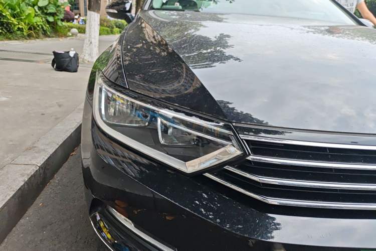 Used Volkswagen Magotan 2019 280TSI DSG Leading Model China VI Standard Right Front Headlight