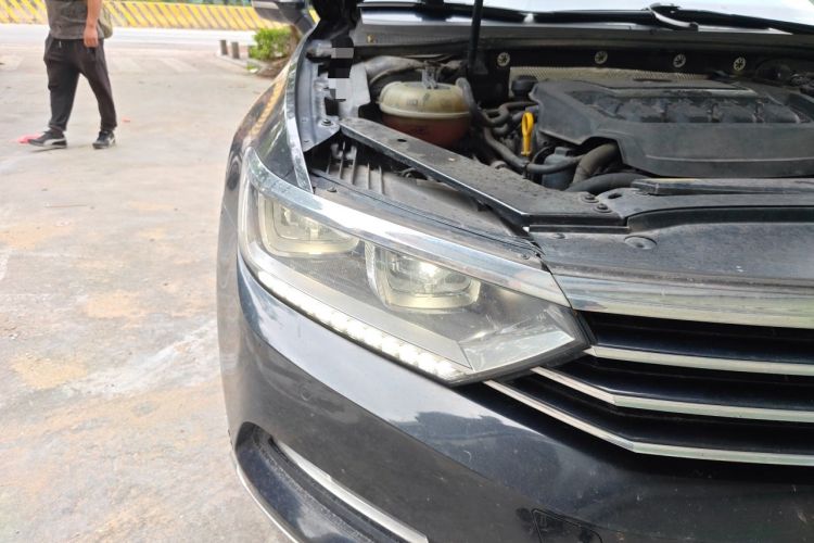 Used Volkswagen Magotan 2019 330TSI DSG Luxury Version China VI Standard Right Front Headlight