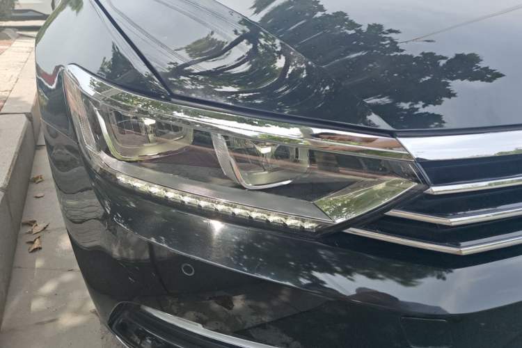 Used Volkswagen Magotan 2019 330TSI DSG Luxury Version China VI Standard Right Front Headlight