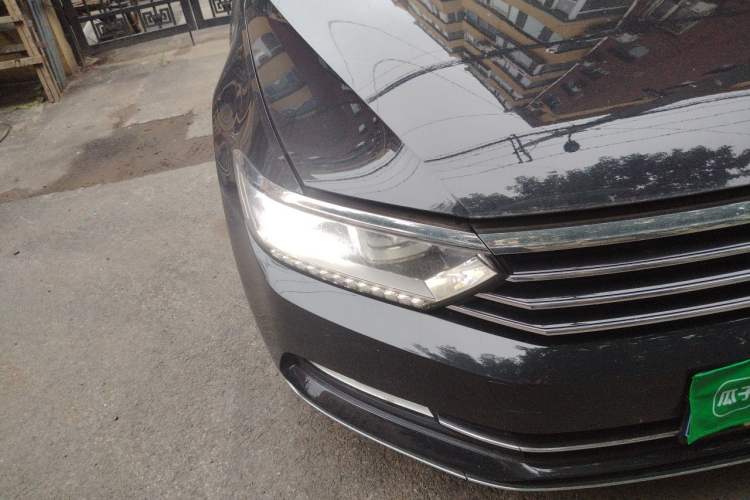 Used Volkswagen Magotan 2019 330TSI DSG Luxury Version China VI Standard Right Front Headlight