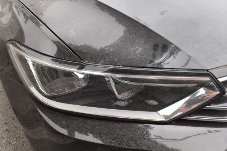 Used Volkswagen Magotan 2019 280TSI DSG Comfort Model China V Standard Right Front Headlight
