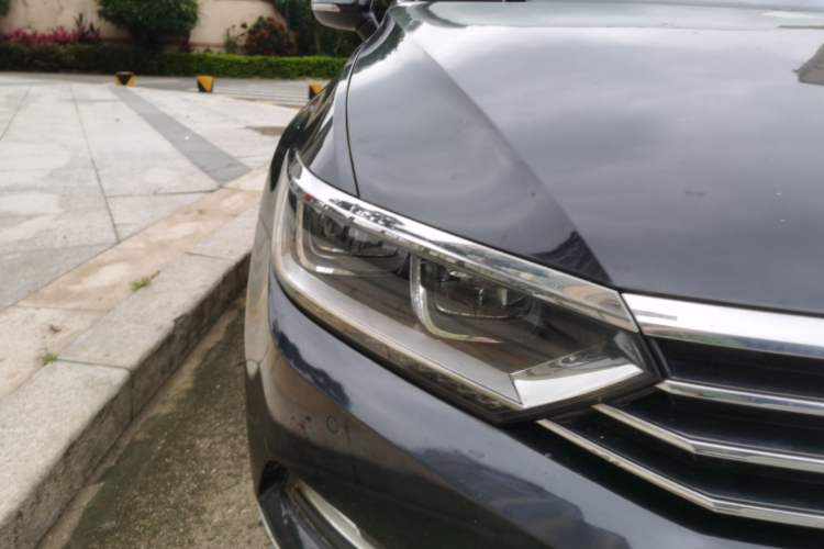 Used Volkswagen Magotan 2019 330TSI DSG Leading Edition China V Standard Right Front Headlight