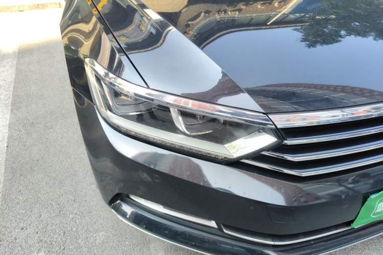 Used Volkswagen Magotan 2019 330TSI DSG Leading Model China VI Standard Right Front Headlight