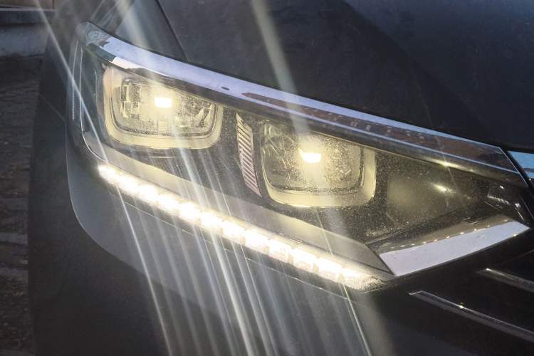 Used Volkswagen Magotan 2019 330TSI DSG Leading Edition China V Standard Right Front Headlight