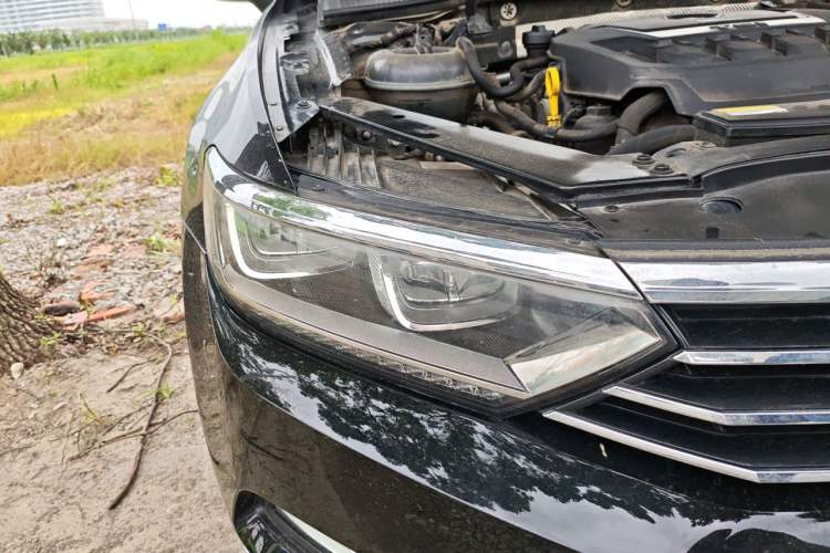 Used Volkswagen Magotan 2019 330TSI DSG Luxury Model China V Standard Right Front Headlight