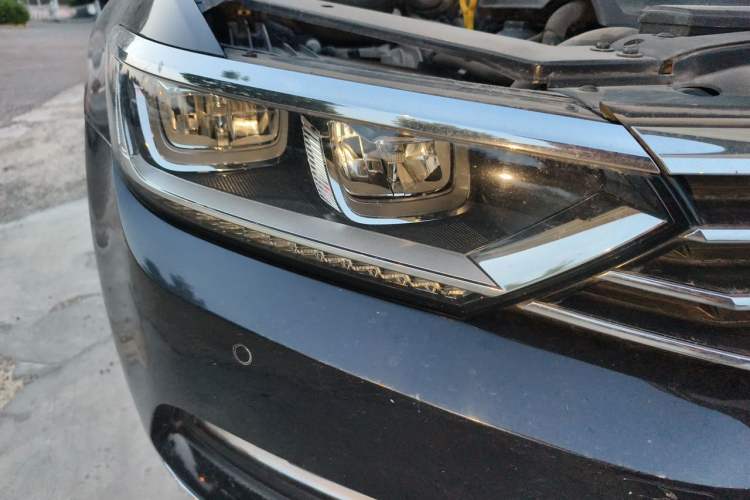 Used Volkswagen Magotan 2019 330TSI DSG Luxury Model China V Standard Right Front Headlight