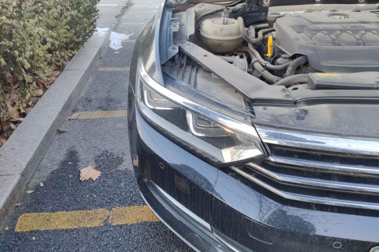 Used Volkswagen Magotan 2019 330TSI DSG Luxury Version China VI Standard Right Front Headlight