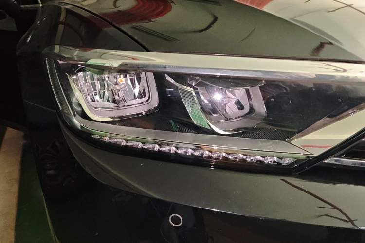 Used Volkswagen Magotan 2019 330TSI DSG Luxury Model China V Standard Right Front Headlight