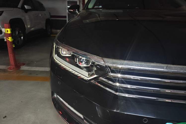 Used Volkswagen Magotan 2019 330TSI DSG Luxury Model China V Standard Right Front Headlight