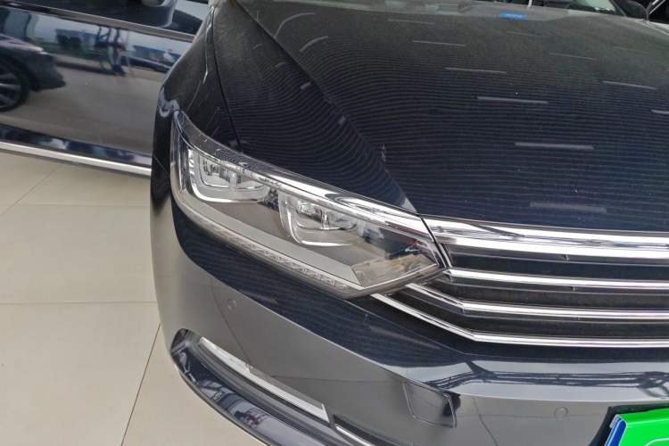 Used Volkswagen Magotan 2019 330TSI DSG Leading Model China VI Standard Right Front Headlight