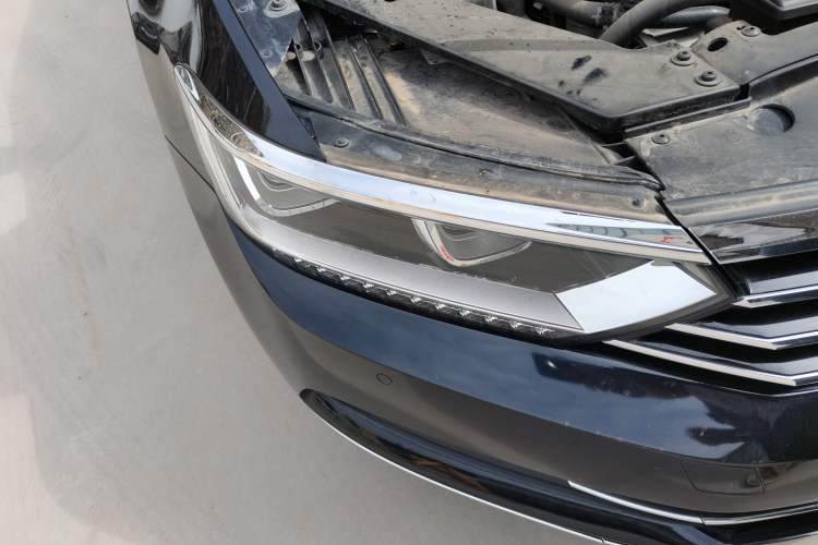 Used Volkswagen Magotan 2019 330TSI DSG Leading Model China VI Standard Right Front Headlight