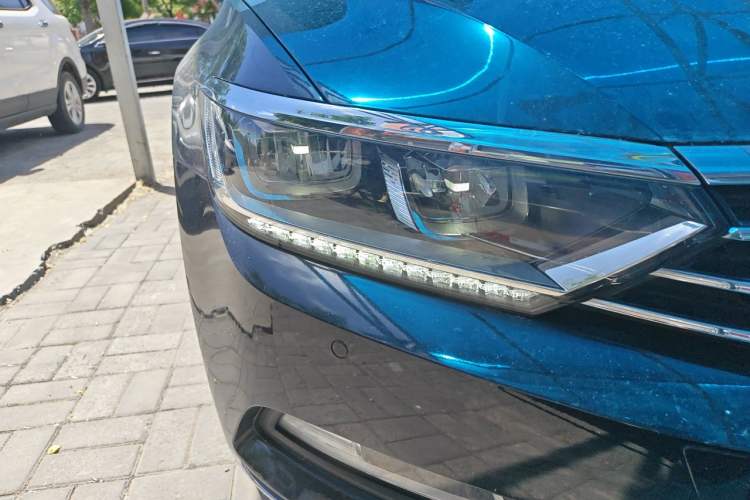 Used Volkswagen Magotan 2019 330TSI DSG Luxury Version China VI Standard Right Front Headlight