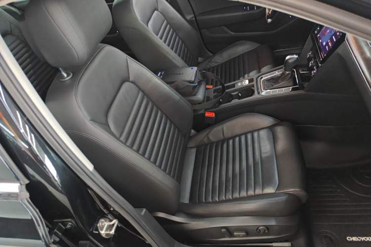 Used Volkswagen Magotan 2019 330TSI DSG Luxury Version China VI Standard Right Front Seat