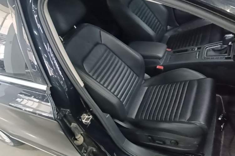 Used Volkswagen Magotan 2019 330TSI DSG Leading Edition China V Standard Right Front Seat