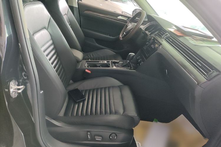 Used Volkswagen Magotan 2019 330TSI DSG Luxury Model China V Standard Right Front Seat