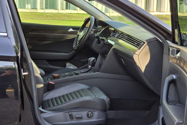 Used Volkswagen Magotan 2019 330TSI DSG Luxury Model China V Standard Right Front Seat