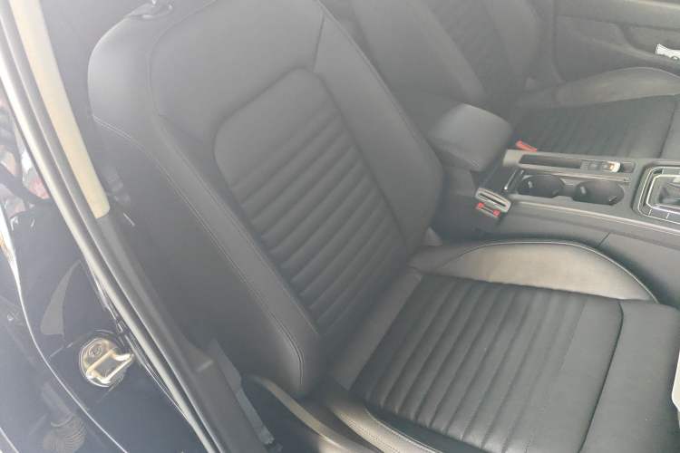 Used Volkswagen Magotan 2019 330TSI DSG Luxury Version China VI Standard Right Front Seat