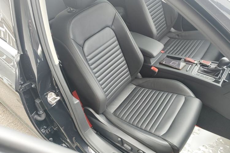 Used Volkswagen Magotan 2019 330TSI DSG Luxury Model China V Standard Right Front Seat