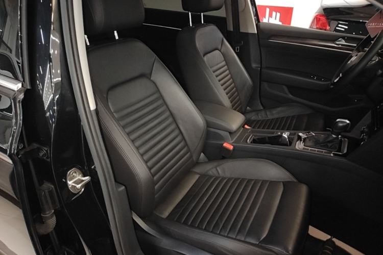 Used Volkswagen Magotan 2019 330TSI DSG Luxury Model China V Standard Right Front Seat