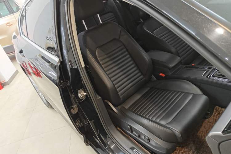 Used Volkswagen Magotan 2019 330TSI DSG Leading Edition China V Standard Right Front Seat