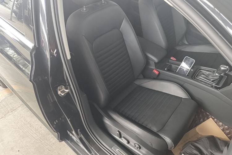 Used Volkswagen Magotan 2019 380TSI DSG Luxury Version China VI Standard Right Front Seat