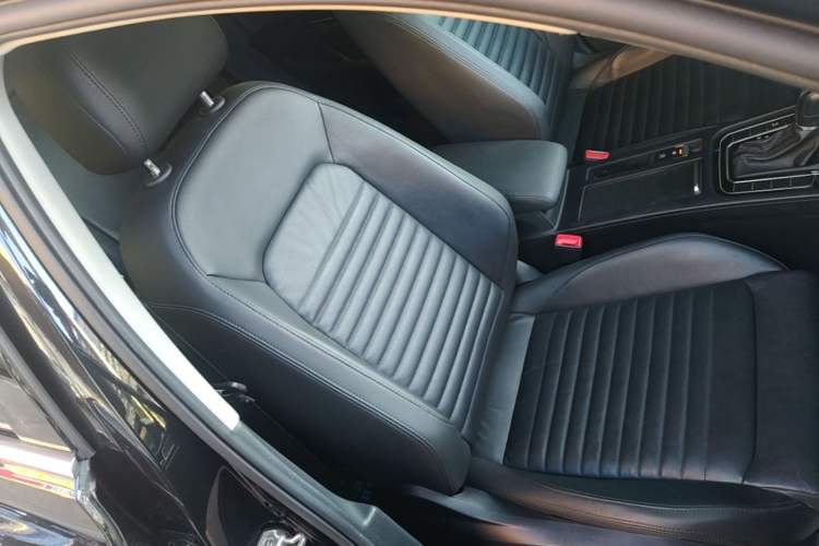 Used Volkswagen Magotan 2019 380TSI DSG Luxury Version China VI Standard Right Front Seat