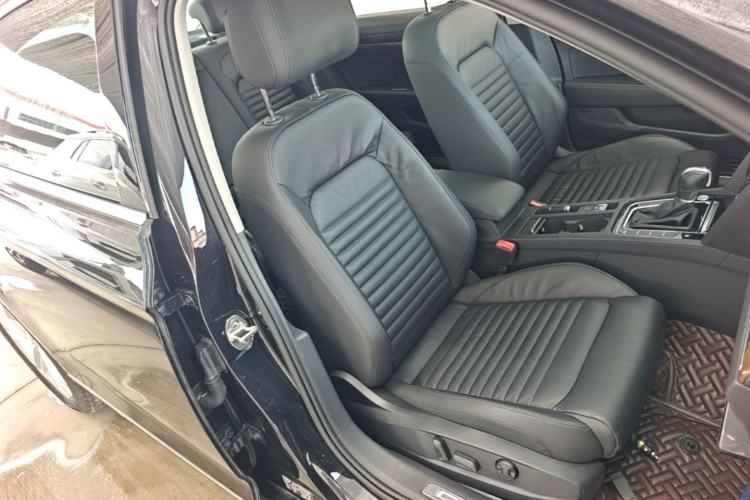 Used Volkswagen Magotan 2019 330TSI DSG Luxury Version China VI Standard Right Front Seat