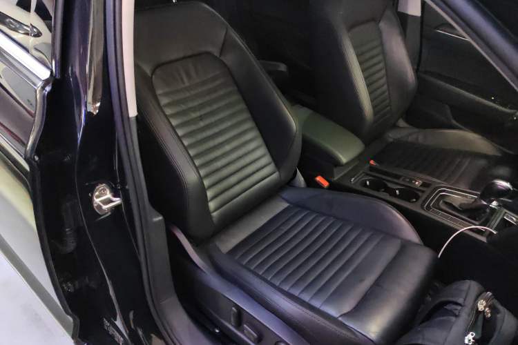 Used Volkswagen Magotan 2019 330TSI DSG Leading Model China VI Standard Right Front Seat