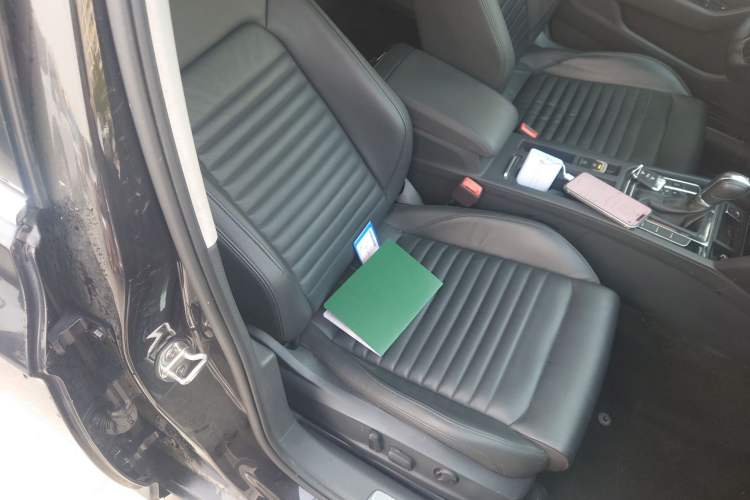 Used Volkswagen Magotan 2019 330TSI DSG Leading Model China VI Standard Right Front Seat